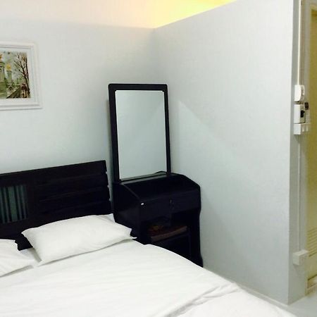 Bann Bunga Inn Bangkok Esterno foto